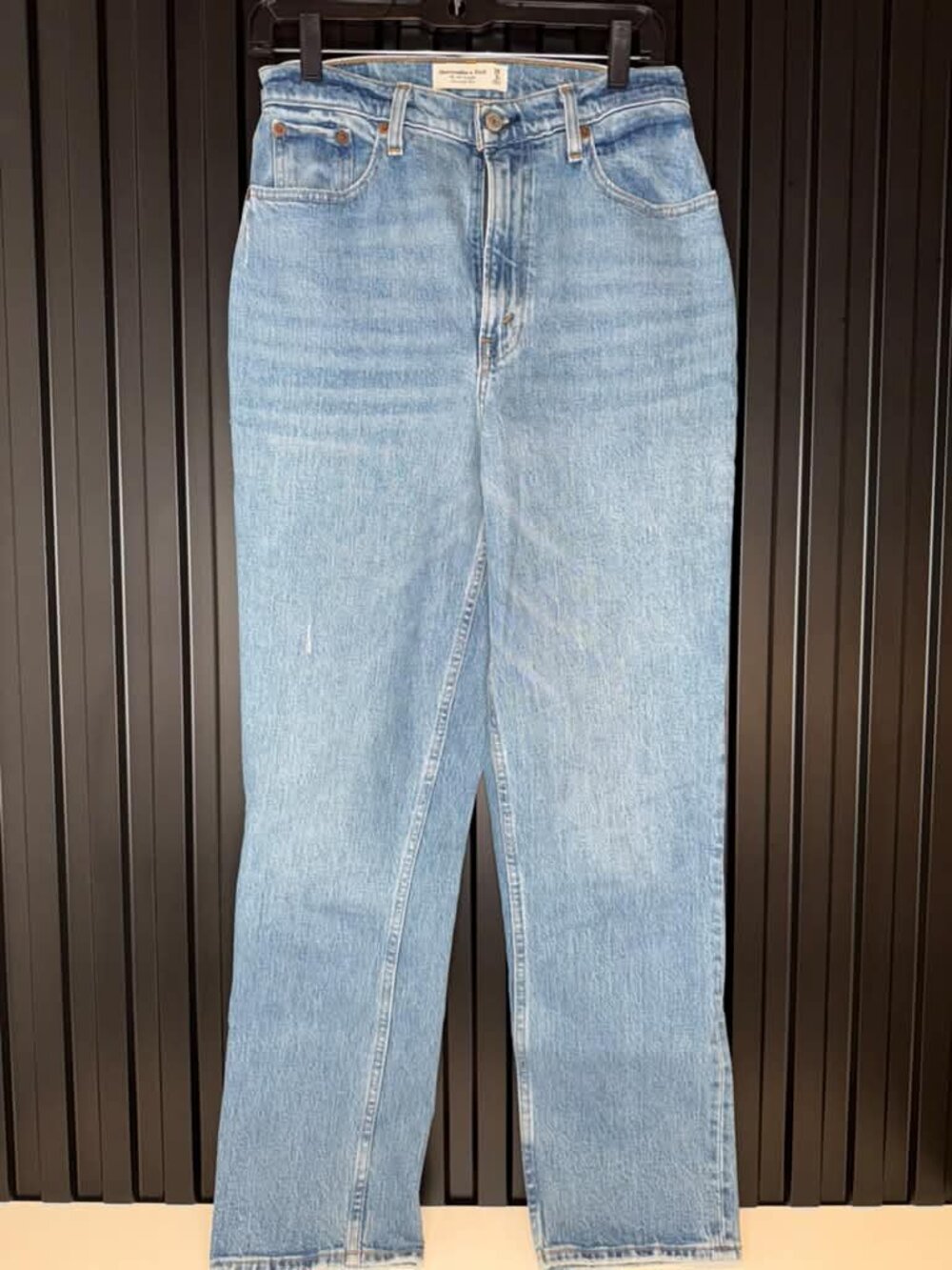 Abercrombie & Fitch ’90s Straight Ultra High Rise Jeans Size 28